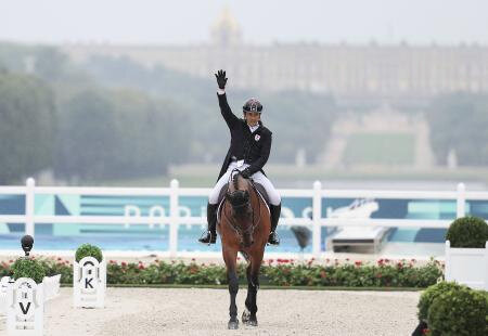 総合馬術、団体は５位発進　馬術・２７日