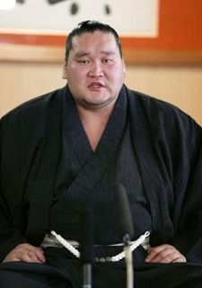 横綱照ノ富士、有言実行を喜ぶ　休場明けで１０度目Ｖ