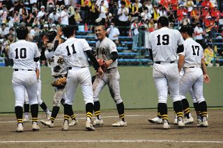 石橋が大逆転V 初の夏切符　創立100周年、公立校19年ぶり＜高校野球・栃木＞