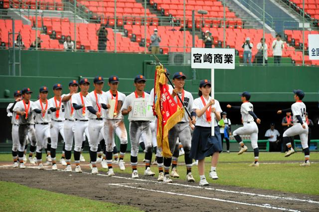 飛ばないバットが呼んだ混戦　投打のバランスが進撃の要因　宮崎大会