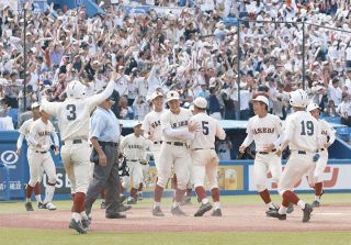 早実　サヨナラV＜高校野球・西東京＞