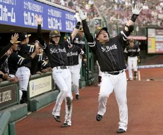 楽１―１０ソ（３０日）　山川２発、ソフトが大勝