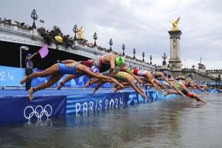 セーヌ川水質クリア、何とか開催　パリ五輪トライアスロン