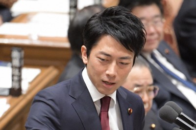 小泉進次郎氏の総裁選出馬、父純一郎氏反対せぬ意向　態度軟化か