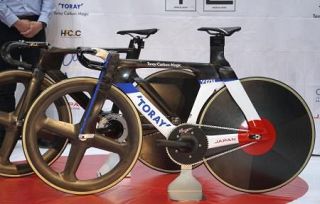 １９８５万円自転車で「金」を　日本、チェーンやギアを左配置