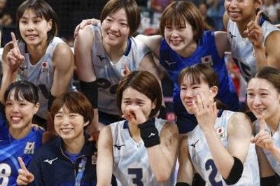 五輪バレー日本女子が初勝利　決勝トーナメント進出に望みつなぐ