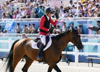 ハーゼ柴山は決勝で棄権　馬術・６日