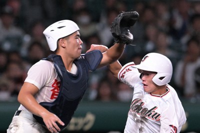 2部制初のナイターはタイブレーク突入　夏の甲子園