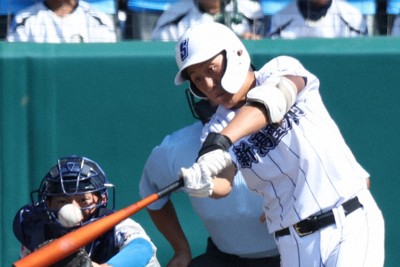 花咲徳栄の投手の傾向を見抜き　初勝利の新潟産大付　夏の甲子園