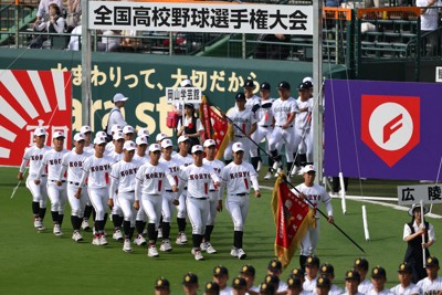 夏の甲子園で「白」目立つ　暑さ対策で黒の伝統ユニホーム一新