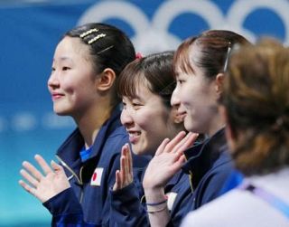 日本女子団体、「銀」以上確定　卓球・８日