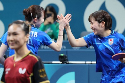 卓球女子団体、日本が決勝進出　悲願の金メダル懸け中国戦へ