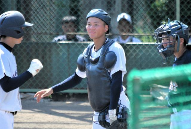 投手の調子見抜くブルペンの目　継投策支える宮崎商・柄沢選手