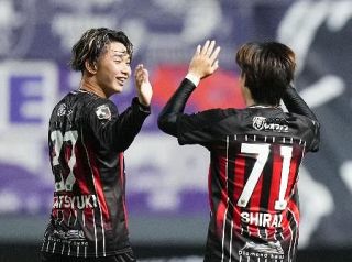 Ｊ１、最下位の札幌は引き分け　第２６節、福岡と２－２