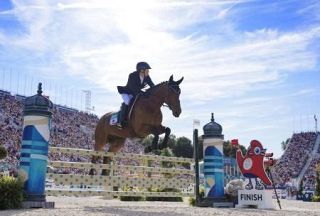 近代五種、３０歳佐藤が「銀」　日本選手初の表彰台