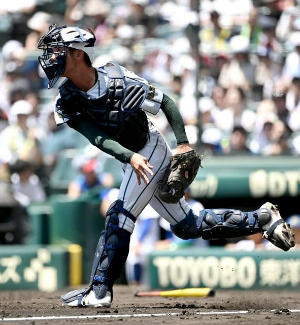 ミットのひも切れても「想定内」　鶴岡東の頭脳・億田捕手が勝利導く