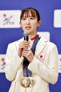 卓球早田らが記者会見　女子団体で銀メダル