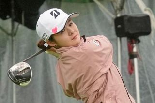 ２１歳の川崎春花が６８で首位　女子ゴルフ第１日