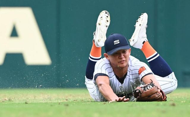 好プレー連発の仲田選手、「大会男」が投手もり立てる　滋賀学園