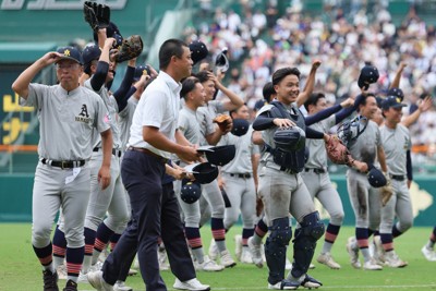 「歴史塗り替えた」青森山田の監督にウイニングボール　夏の甲子園