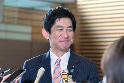 自民・小林鷹之氏、岸田路線「基本は継承」　総裁選の出馬表明を報告