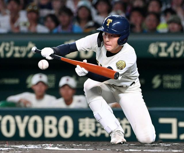 バント安打、内野5人シフト…誕生100年の甲子園にあふれた勇気