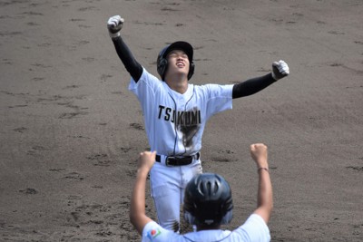 津久見の下位打線が躍動、計11安打で松商学園を撃破　高校軟式野球