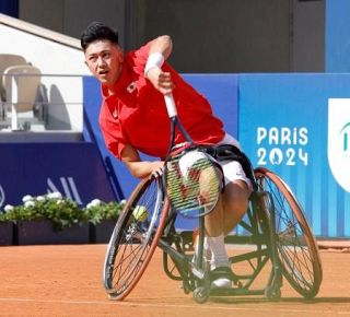 小田凱人、試合会場で初練習　車いすテニス男子