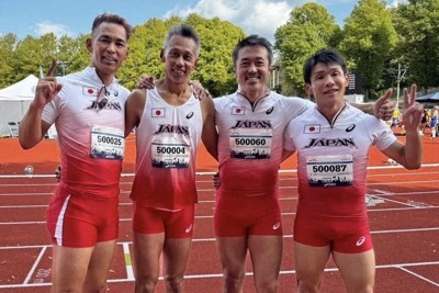 心ひとつ、バトンつなぐ　マスターズ陸上400リレー、日本が世界新