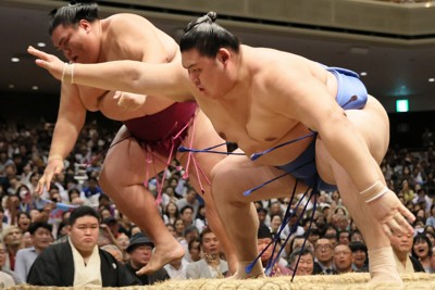 大の里、持ち味利かせ全勝ターン　師匠も評価の左おっつけ　大相撲