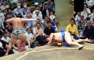 大の里１１連勝、依然単独首位　２敗に霧島ら、両大関黒星