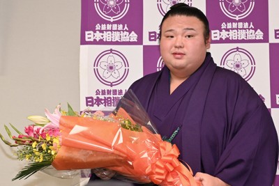 横綱への夢かなわずも「燃え尽きました」　元大関・貴景勝が引退会見