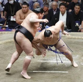 大の里は敗れて１３勝２敗　大関昇進確実、豊昇龍８勝目