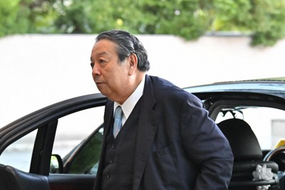 村上誠一郎総務相、株価暴落や円安は「アベノミクスの負の遺産」