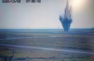 不発弾が爆発、誘導路付近が陥没＝滑走路閉鎖、全便発着見合わせ―けが人なし・宮崎空港