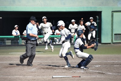 修猷館、準決勝で敗れ67年ぶり九州大会出場逃す　高校野球福岡大会