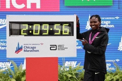 女子マラソン、チェプンゲティッチが世界新　初の2時間9分台