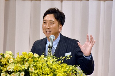 阪神・藤川球児監督が就任会見　「選手がグラウンドで荒ぶるように」