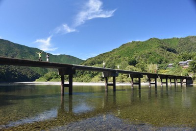 2207人が清流沿いに健脚競う　高知・四万十川ウルトラマラソン