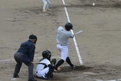 18～71歳の元球児が熱戦　九州大会出場の育徳館にもエール　福岡