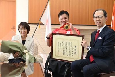 「車いすラグビーで人生変わった」　橋本勝也選手に福島県民栄誉賞