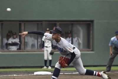 横浜が準決勝進出　東農大二を破る　高校野球秋季関東大会