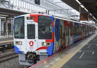 JR西、万博ラッピング列車披露　機運拡大へ、岡山にも投入