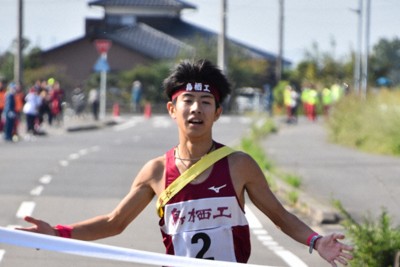 鳥栖工が優勝、都大路へ　高校駅伝・佐賀男子