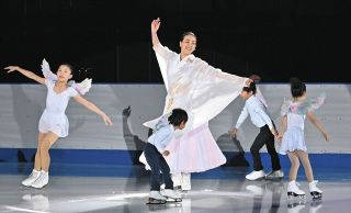 浅田真央さん「MAO RINK」お披露目　長年の夢、立川で実現　「世界に羽ばたくスケーターが生まれれば」