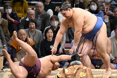 「ちょんまげ大関」大の里、5回繰り返した言葉　大相撲九州場所初日