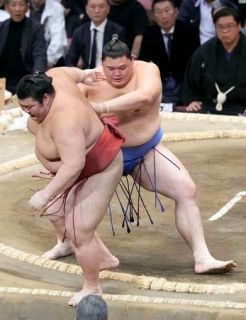 大の里４勝目、豊昇龍５連勝　３大関がそろって白星