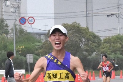 高知工が都大路へ　男子・高校駅伝四国大会