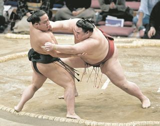 隆の勝「成長している。気分もいい」　右のど輪一本で豪快な押し出し　九州場所、追う大の里は2敗キープ