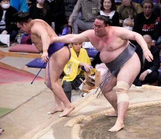 十両は金峰山が初優勝、九州場所　序二段は錦国が決定戦を制す